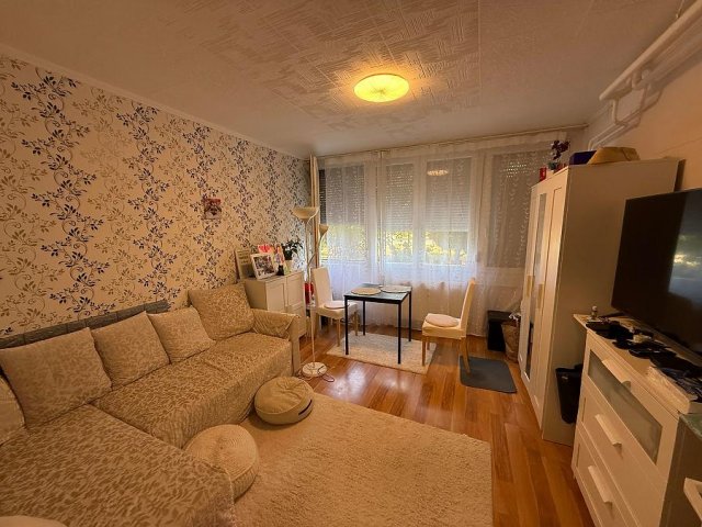 Eladó panellakás, Szentendrén 56.9 M Ft, 2 szobás