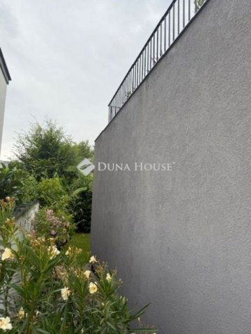 Eladó családi ház, Vecsésen 147 M Ft, 4 szobás