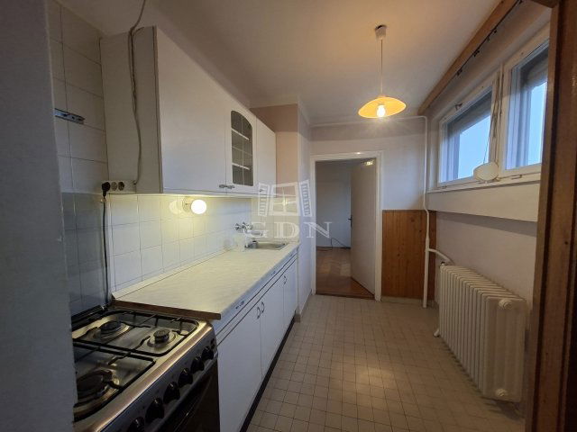 Eladó téglalakás, Veszprémben 54.9 M Ft, 1+2 szobás