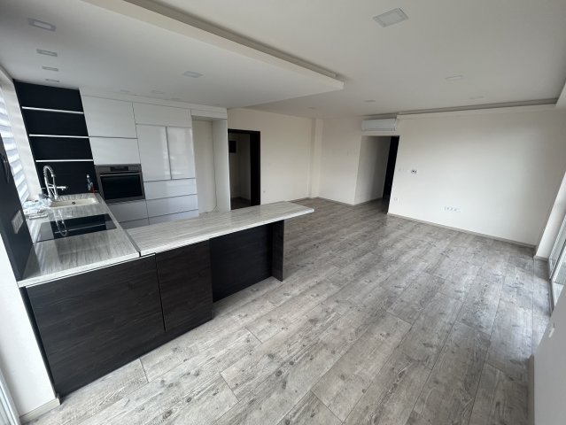 Eladó penthouse lakás, Debrecenben 109 M Ft, 4 szobás