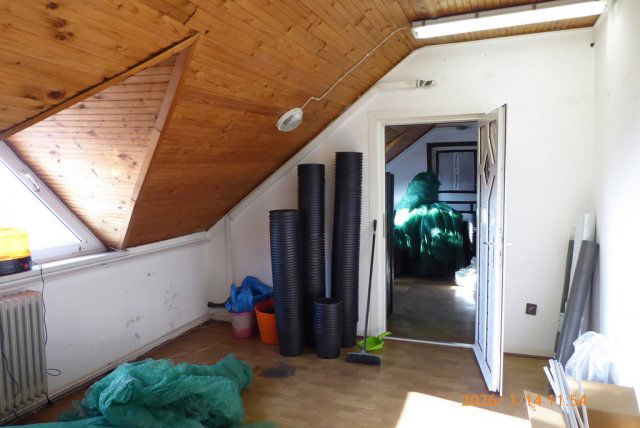 Kiadó ipari ingatlan, Pécsett 35 E Ft / hó, 2 szobás