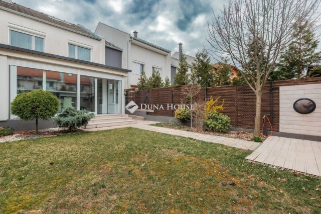 Eladó téglalakás, Dunakeszin 130 M Ft, 3 szobás