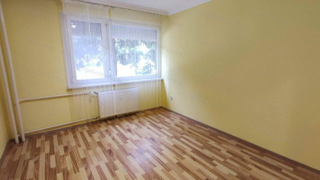 Kiadó panellakás, albérlet, Szolnokon 130 E Ft / hó, 1+1 szobás