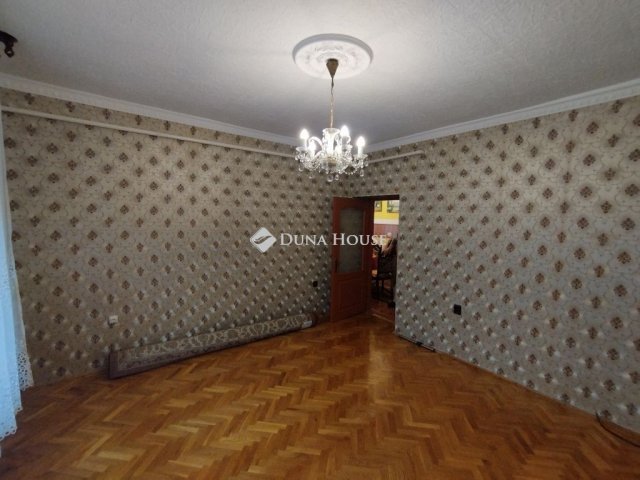 Eladó családi ház, Tatabányán 124.99 M Ft, 8 szobás