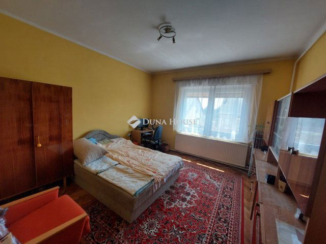 Eladó családi ház, Tolnán 36 M Ft, 4 szobás