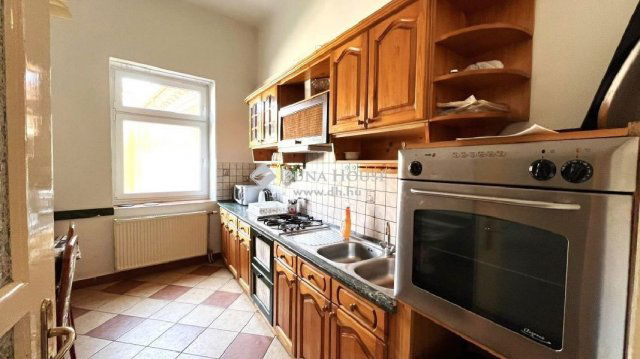 Eladó téglalakás, Szombathelyen 69 M Ft, 4 szobás