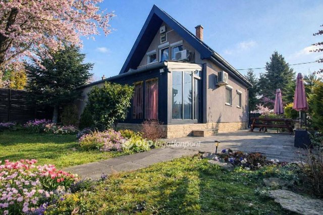 Eladó családi ház, Áporkán 124.9 M Ft, 3 szobás