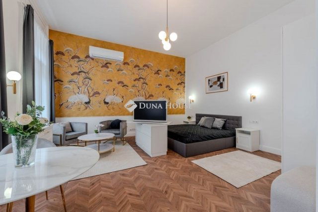 Eladó téglalakás, Budapesten, V. kerületben 160 M Ft, 2 szobás