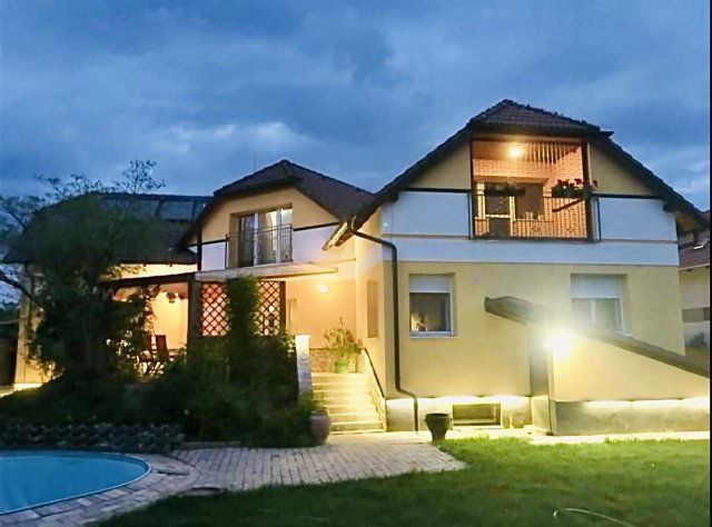 Eladó családi ház, Halásztelken 159.9 M Ft, 7 szobás