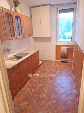 Eladó téglalakás, Tatabányán 42.9 M Ft, 1+1 szobás