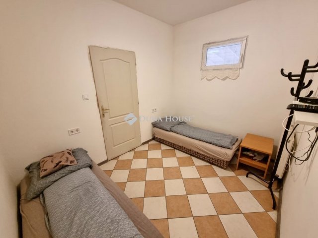 Eladó családi ház, Papkeszin 89.9 M Ft, 9 szobás