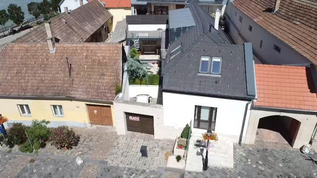 Eladó családi ház, Vácon 270 M Ft, 3 szobás
