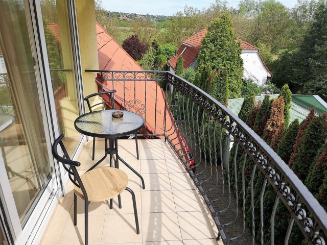 Eladó családi ház, Hévízen 185.574 M Ft, 12 szobás