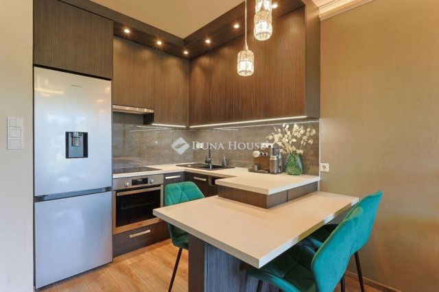 Eladó téglalakás, Budapesten, III. kerületben 119.9 M Ft