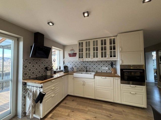 Eladó családi ház, Pécsett 124.9 M Ft, 3 szobás