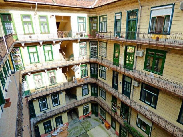 Eladó téglalakás, Budapesten, VII. kerületben 119 M Ft, 3 szobás