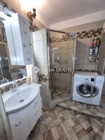 Eladó panellakás, Komlón 32.5 M Ft, 2 szobás