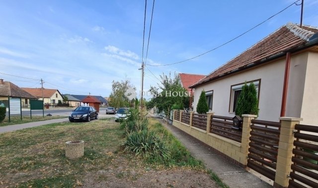 Eladó családi ház, Tóalmáson 49.99 M Ft, 3 szobás