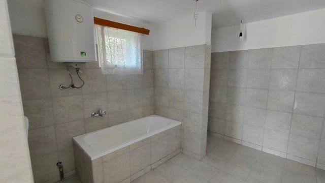 Eladó családi ház, Turán 43.9 M Ft, 2 szobás