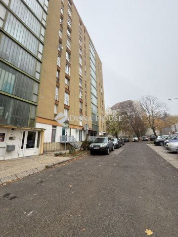 Eladó panellakás, Pécsett, Ifjúság útján 49.9 M Ft, 3 szobás