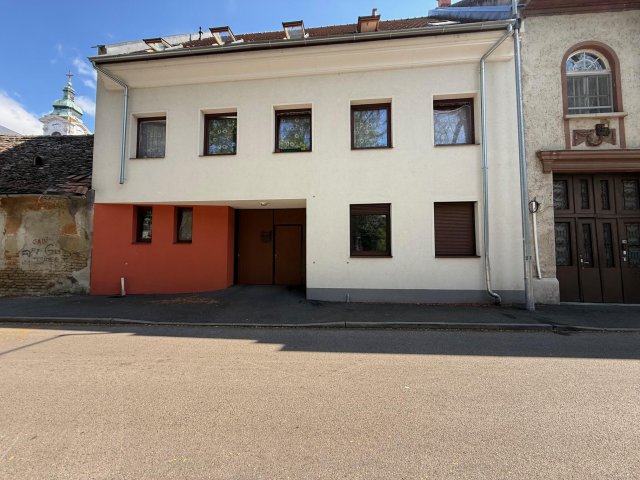 Kiadó téglalakás, albérlet, Győrött 120 E Ft / hó, 1 szobás