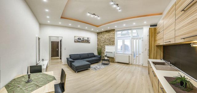 Kiadó téglalakás, albérlet, V. kerületben, Október 6. utcában