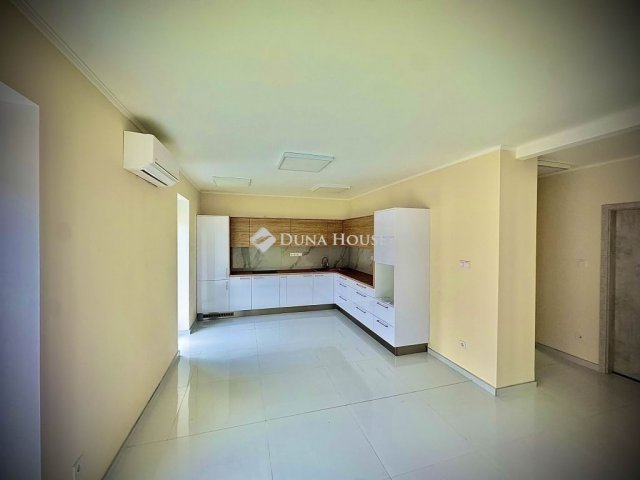 Eladó téglalakás, Budapesten, XVIII. kerületben 160 M Ft