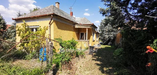 Eladó családi ház, Lesencetomajon 22 M Ft, 2 szobás