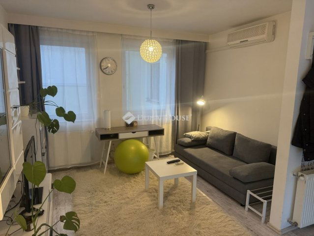 Kiadó téglalakás, albérlet, Pécsett 170 E Ft / hó, 2 szobás