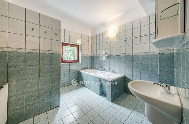 Eladó családi ház, Budaörsön 229 M Ft, 4 szobás