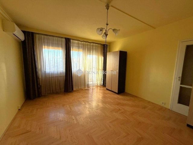 Eladó panellakás, Kecskeméten 47.5 M Ft, 3 szobás