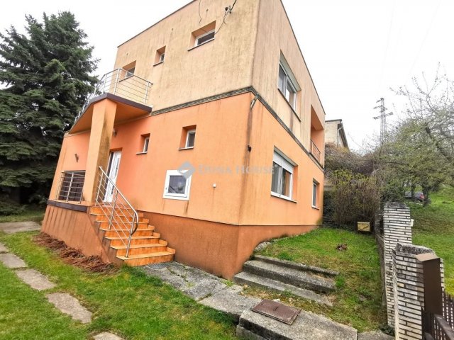 Eladó családi ház, Lábatlanon 62 M Ft, 5 szobás
