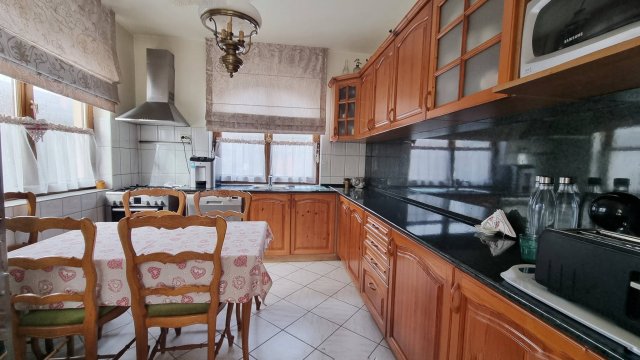 Eladó családi ház, Nyíregyházán 94 M Ft, 5 szobás