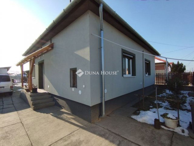 Eladó családi ház, Röszkén 84 M Ft, 3+1 szobás