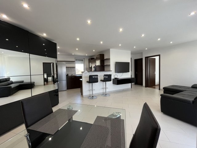 Kiadó téglalakás, albérlet, Nyíregyházán 250 E Ft / hó