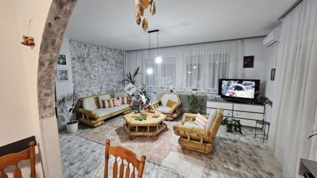 Eladó családi ház, Székesfehérvárott 135 M Ft, 5 szobás