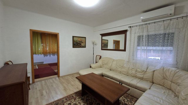 Kiadó téglalakás, albérlet, Pécsett, Kamilla utcában, 3 szobás