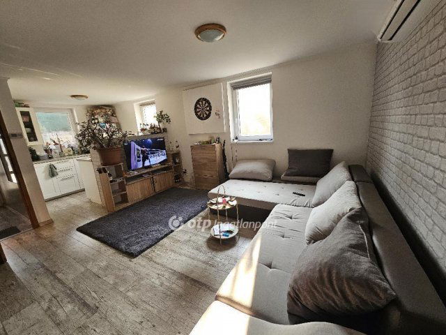 Eladó családi ház, Gyálon 145 M Ft, 9+1 szobás