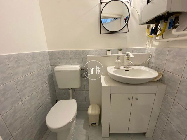 Eladó üzlethelyiség, Szegeden, Bartók téren 6.5 M Ft