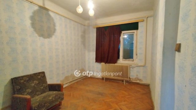 Eladó családi ház, Kisújszálláson 16 M Ft, 3 szobás