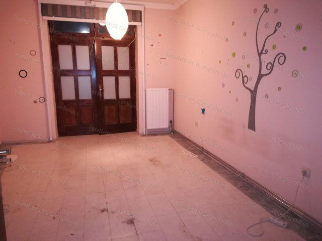 Kiadó üzlethelyiség, Szolnokon 115 E Ft / hó, 1 szobás