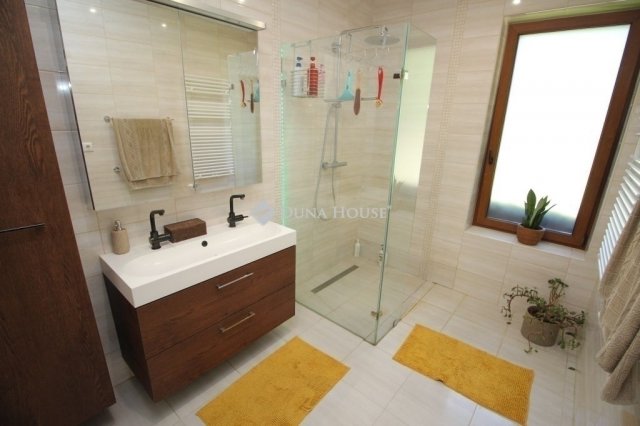 Eladó családi ház, Kecskeméten 219 M Ft, 4 szobás