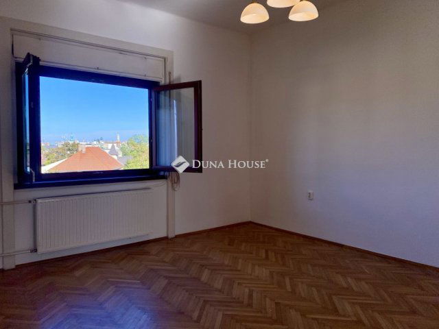 Eladó téglalakás, Sopronban 79.9 M Ft, 4 szobás