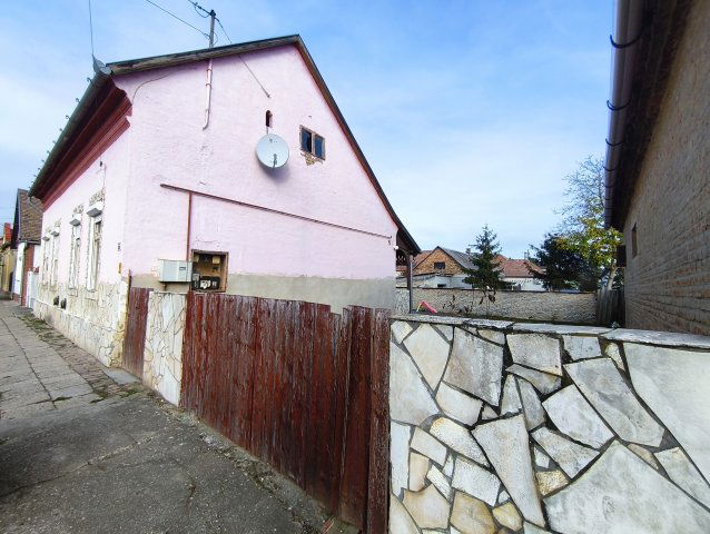 Eladó családi ház, Dombóváron 23.9 M Ft, 2 szobás