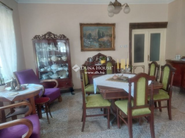 Eladó családi ház, Tahitótfalun 600 M Ft, 7 szobás