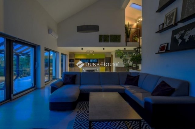 Eladó családi ház, Herceghalomon 188.9 M Ft, 4 szobás