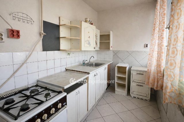 Eladó téglalakás, Egerben 35.9 M Ft, 2 szobás