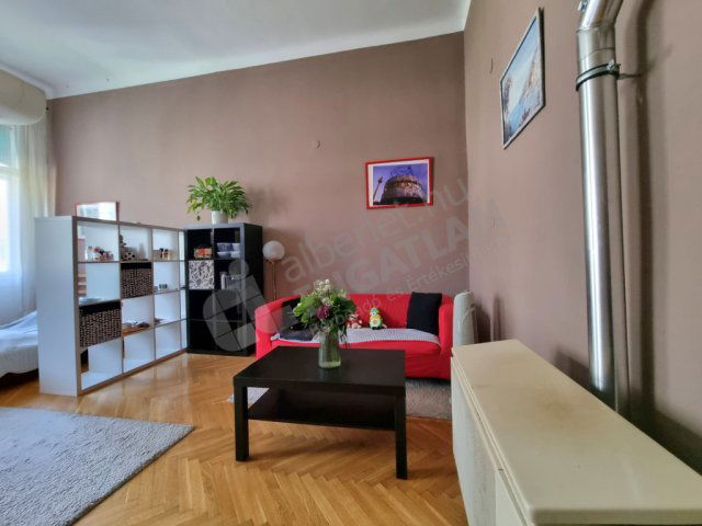 Kiadó téglalakás, albérlet, V. kerületben, Nádor utcában