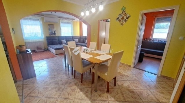 Eladó ikerház, Üllőn 125 M Ft, 5 szobás / költözzbe.hu