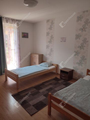 Kiadó téglalakás, albérlet, Tatán 560 E Ft / hó, 4 szobás
